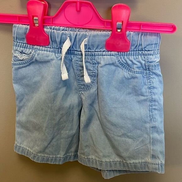 Carter’s 18 month light denim shorts - Picture 1 of 3